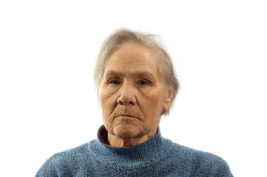 yaşlı bir kadın beyaz bir arka plan üzerinde