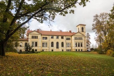 Laza. Padure malikanesi. Malikane 1871 'de inşa edildi ve aynı zamanda park yapıldı..