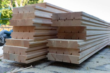 Yeni ahşap döşeme tahtaları