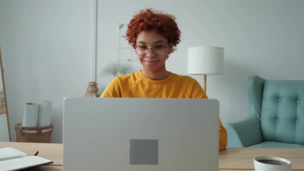 African American Girl Using Laptop Home Office Looking Screen Typing — ストック動画