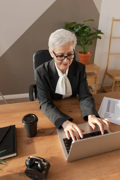 Confident Stylish European Middle Aged Senior Woman Using Laptop Workplace — Foto de Stock