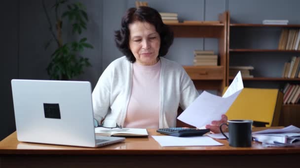 Middle Aged Senior Woman Sit Laptop Paper Document Pensive Older — Stock Video