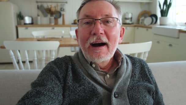 Heureux Senior Âge Moyen Parler Sur Appel Vidéo Avec Famille — Video