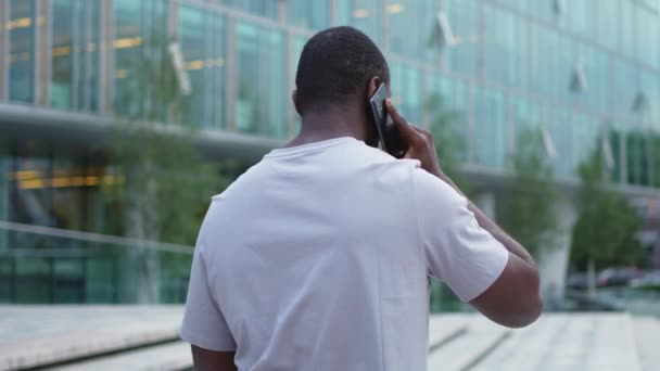Back View African American Man Talking Smartphone Outdoor Unrecognizable Person — Stock Video
