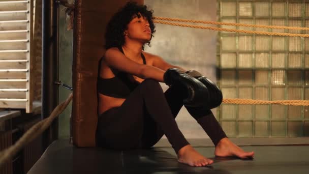 Poder Mulher Lutadora Mulher Lutadora Afro Americana Com Luvas Boxe — Vídeo de Stock