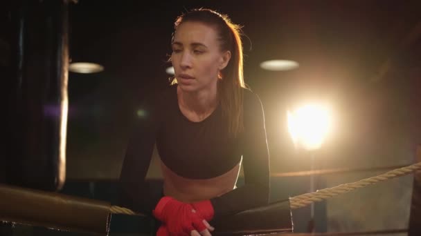 Donna Combattente Ragazza Potere Donna Combattente Con Boxe Rossa Avvolge — Video Stock