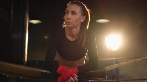 Femme Combattante Puissance Fille Combattant Femme Avec Boxe Rouge Enveloppe — Video