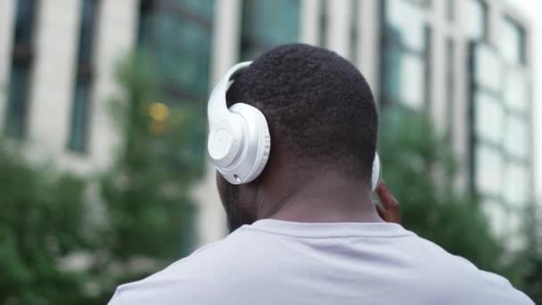 Концепція Музичної Пісні Добрий День Початку Вид Ззаду Афроамериканський Чоловік — стокове відео