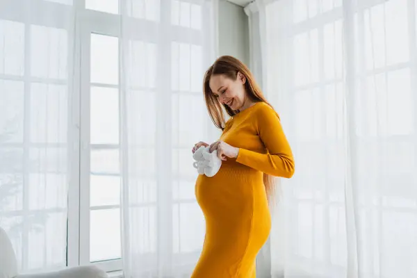 Embarazo Maternidad Personas Esperan Futuro Mujer Embarazada Con Vientre Grande Imágenes de stock libres de derechos