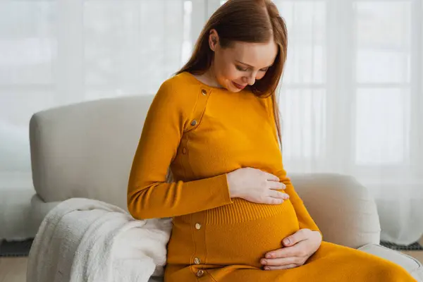 Embarazo Maternidad Personas Esperan Futuro Mujer Embarazada Con Vientre Grande Imagen De Stock