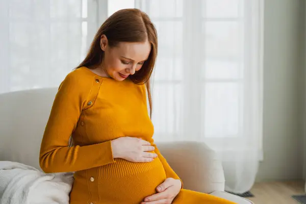 Gravidez Maternidade Pessoas Expectativa Futuro Mulher Grávida Com Grande Barriga Imagem De Stock