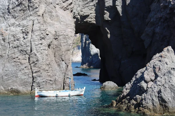 岩やリパリのスタック島シチリア島イタリア — ストック写真