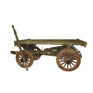 Köylülerin kullanması için antik ahşap arabalar.