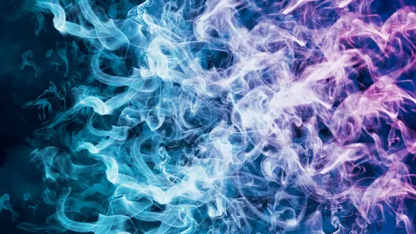 Fumo Azul Sobre Fundo Preto — Fotografia de Stock