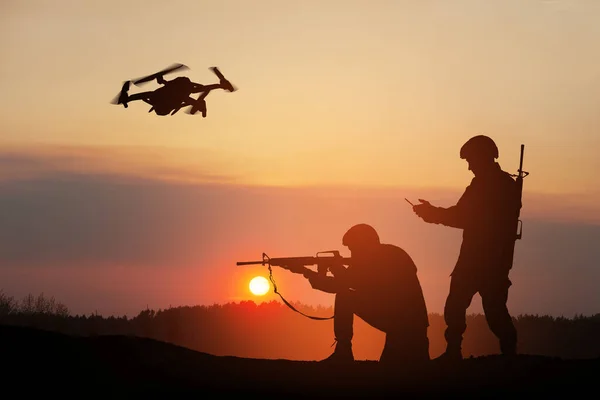 Silhouettes Soldiers Using Drone Laptop Computer Scouting Military Operation Backdrop — Photo