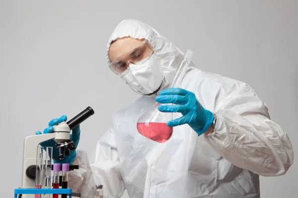 Virologist Examines Monkeypox Fever Doctor Flask Study Analyzes Infected Concept — Stock Photo, Image