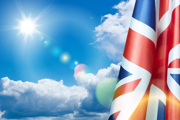Bandeiras Nacionais Reino Unido Mastro Bandeira Fundo Céu Azul Bandeiras — Fotografia de Stock