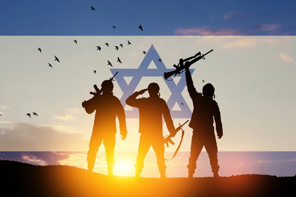 Siluetas Soldados Contra Amanecer Desierto Bandera Israel Concepto Fuerzas Armadas — Foto de Stock