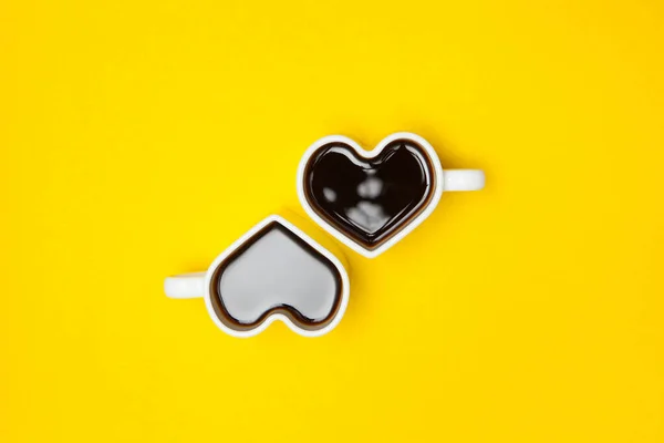 Heart Shape Coffee Cup Yellow Background View Flat Lay — 图库照片