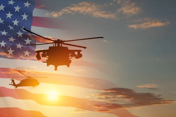 Siluetas Helicópteros Sobre Fondo Atardecer Con Una Bandera Americana Transparente — Foto de Stock