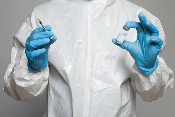 Scientific Virologist Holds Syringe Vial Immunization Vaccination Concept Closeup — 스톡 사진