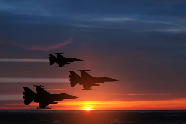 День Повітряних Сил Силуети Літаків Тлі Заходу Сонця Політ Перехоплювачів — стокове фото