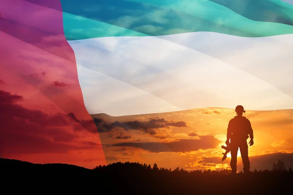 Uaeの旗と夕日や日の出を背景に兵士のシルエット 国民の祝日の概念 記念日 — ストック写真