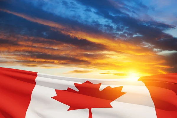 Bandera Nacional Canadá Ondeando Cielo Del Atardecer Día Canadá Renderizado — Foto de Stock
