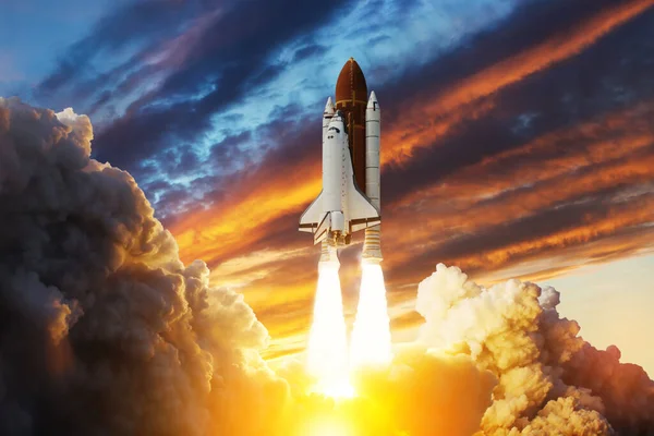 Nave Espacial Despega Transbordador Espacial Con Humo Explosión Despega Espacio — Foto de Stock
