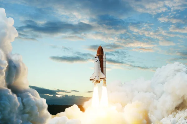 Spaceship Lift Space Shuttle Smoke Blast Takes Space Background Blue — Foto Stock