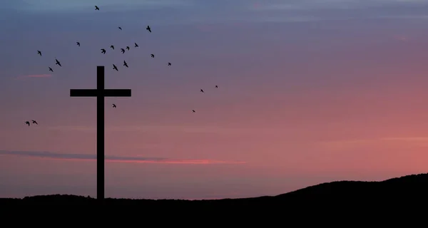 Croce Cristiana Sulla Collina All Alba Risurrezione Gesù Concetto Foto — Foto Stock