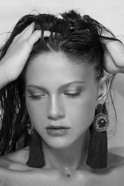 Retrato Cerca Hermosa Cara Pureza Mujer Modelo Con Piel Limpia —  Fotos de Stock