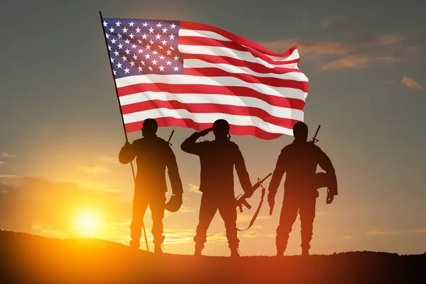 Silhouettes Soldiers Usa Flag Backdrop Sunset Greeting Card Veterans Day — Stock Photo, Image