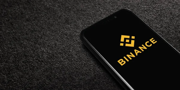Smartphone Binance Logo Black Textured Background Binance Cryptocurrency Exchange Moscow — стоковое фото