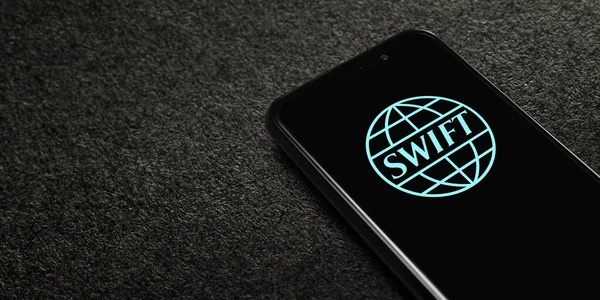 Swift Всемирная Межбанковская Финансовая Телекоммуникационная Сеть Логотип Swift Экране Смартфона — стоковое фото