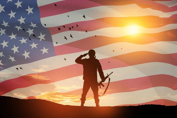 日没や日の出 アメリカ国旗を背景にアメリカ軍兵士が敬礼 退役軍人の日 記念の日 独立記念日の挨拶カード アメリカのお祝い 3Dレンダリング — ストック写真
