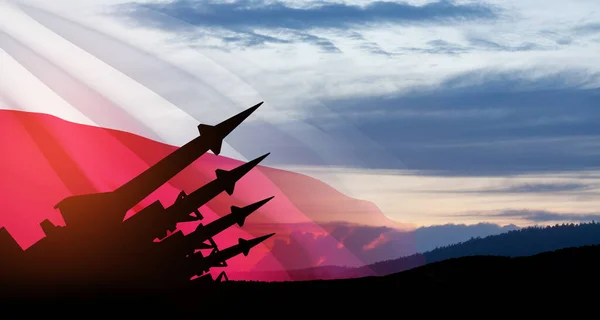 Ракети Спрямовані Небо Під Час Заходу Сонця Польським Прапором Ядерна — стокове фото