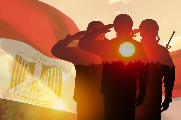 Dvojité Vystavení Siluet Vojáků Západ Slunce Nebo Východ Slunce Proti — Stock fotografie