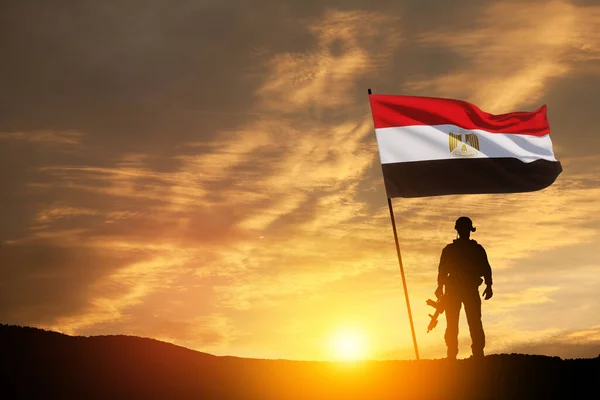 Silhouette Solider Sunrise Sivatagban Koncepció Fegyveres Erők Egyiptom Egyiptomi Ünnepség — Stock Fotó