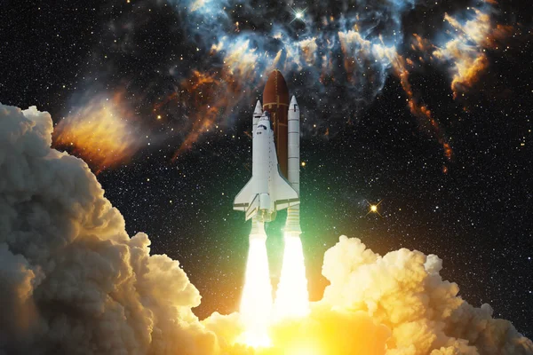 Volo Astronave Space Shuttle Con Fumo Esplosione Decolla Nel Cielo — Foto Stock