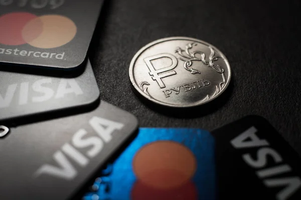 Rosyjski Rubla Mastercard Visa Plastikowe Karty Elektroniczne Sankcje Finansowe Wobec — Zdjęcie stockowe