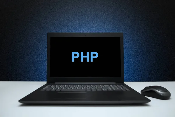 Php Text Auf Dem Laptop Bildschirm Auf Strukturiertem Schwarzem Hintergrund — Stockfoto