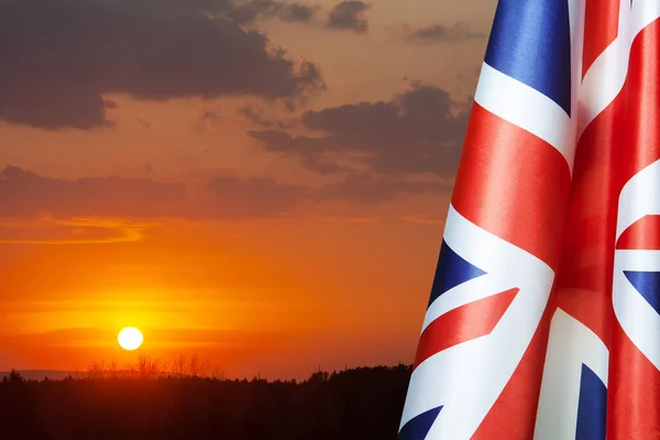 Nationale Vlaggen Van Het Verenigd Koninkrijk Een Vlaggenmast Zonsondergang Hemel — Stockfoto