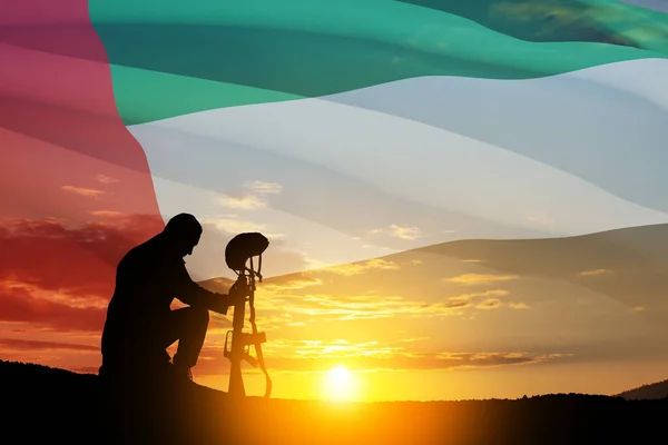 Sziluett Katona Térdelt Fejét Meghajolt Napfelkelte Vagy Naplemente Egyesült Arab — Stock Fotó
