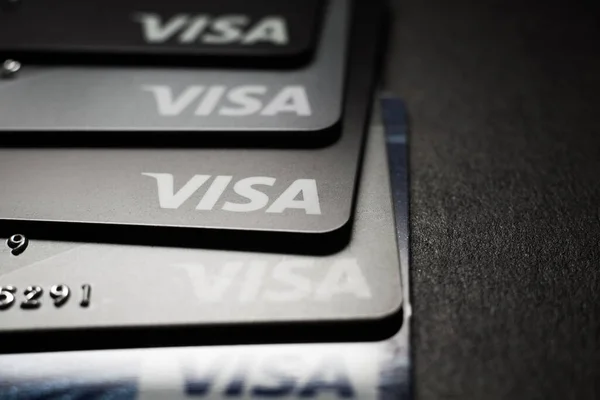Close Visa Credit Cards Placed Dark Background Macro Photo Moscow — Stok fotoğraf