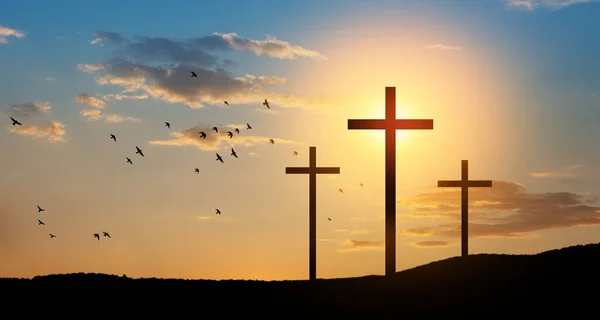 Christelijke Kruisen Heuvel Buiten Bij Zonsopgang Opstanding Van Jezus Concept — Stockfoto