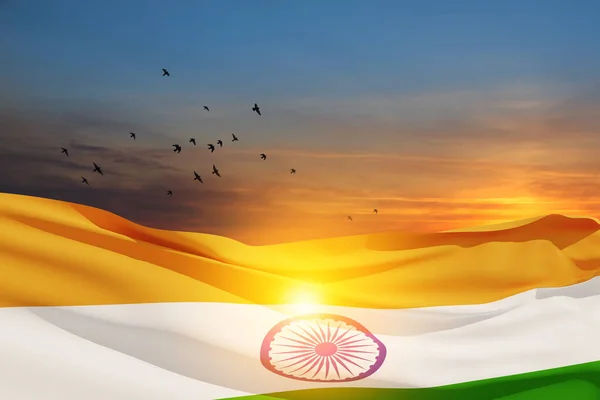 Machanie Indyjską Flagą Zachodzie Słońca Latającymi Ptakami Tło Miejscem Tekst — Zdjęcie stockowe