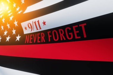 Kırmızı çizgili, ışıklı itfaiyeci bayrağı. Amerikan bayrağı. Hatırlıyorum, 11 Eylül 2001 'de ölen itfaiyecilerle ilgili anılar. Vatanseverlik Günü. İtfaiyecilerin onuru. 3d resim.