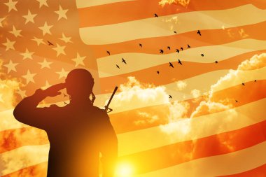 Amerikan askeri, günbatımı, gündoğumu ve Amerikan bayrağını selamlıyor. Gaziler Günü için tebrik kartı, Anma Günü, Bağımsızlık Günü. Amerika kutlaması. - Yakın çekim. 3 Boyutlu Hazırlama.