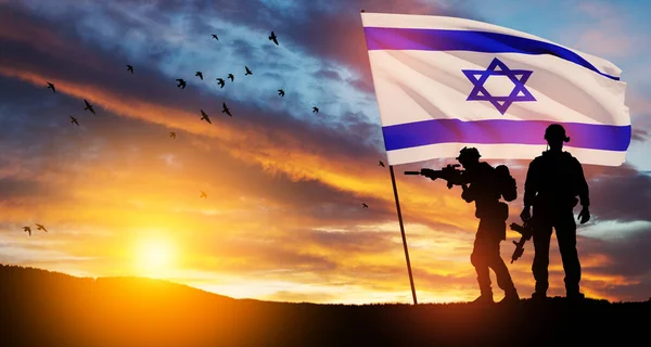 Silhuetter Soldater Med Israel Flagga Och Flygande Fåglar Mot Soluppgången — Stockfoto